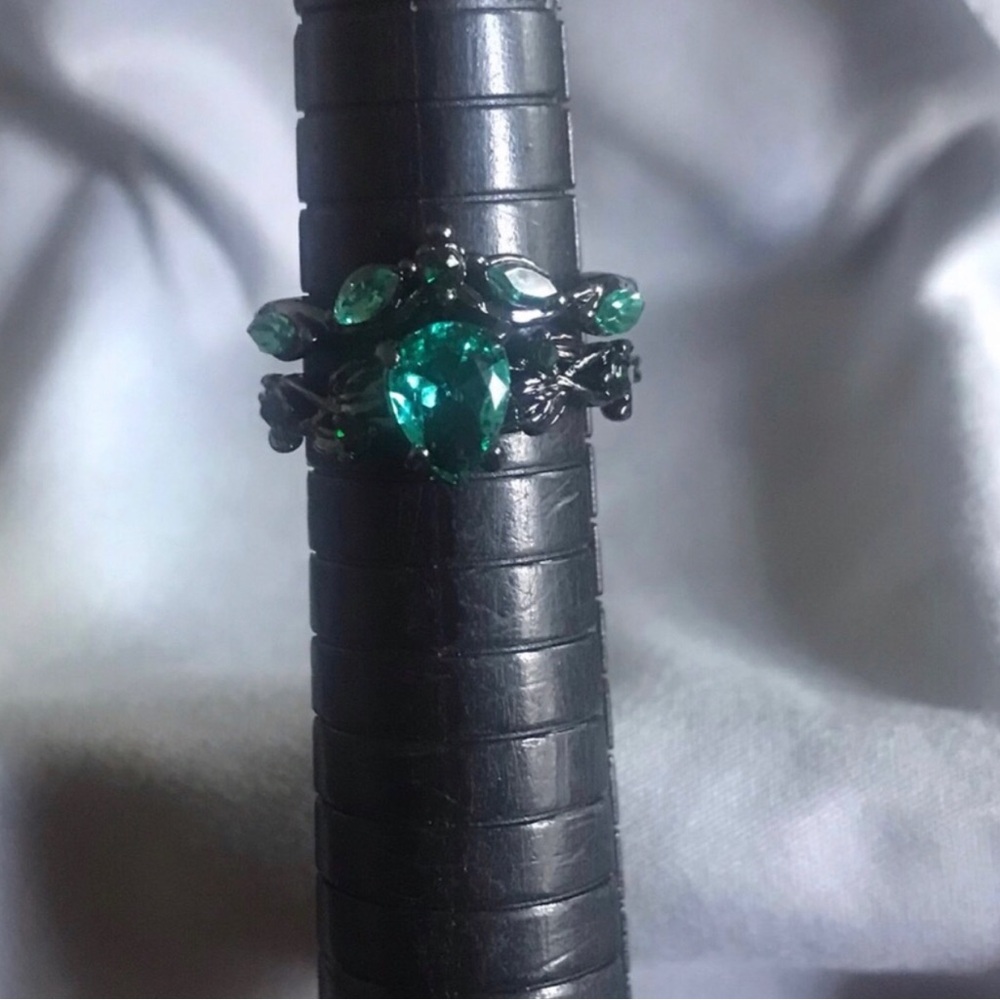 Emerald Green Crystal Filigree Stackable Ring Set